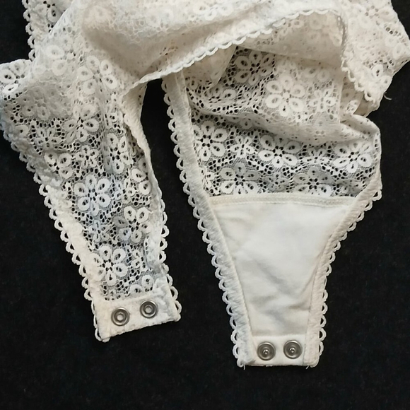 Gilli Hicks White Lace Strappy Back Cheeky Bodysuit Size XS - Picture 6 of 8